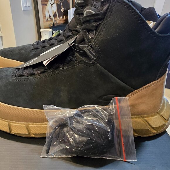 MENS OAKLEY COYOTE MID ZIP BOOT Black / Tan FOF100348-9RE Men's Size 12 NEW - Picture 1 of 13